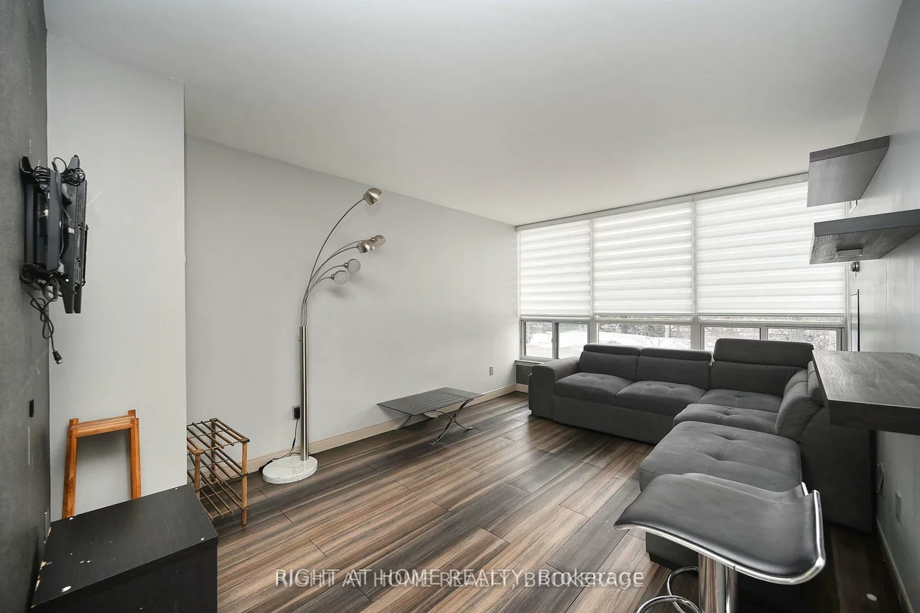 10, Laurelcrest, Queen Street Corridor, Brampton
