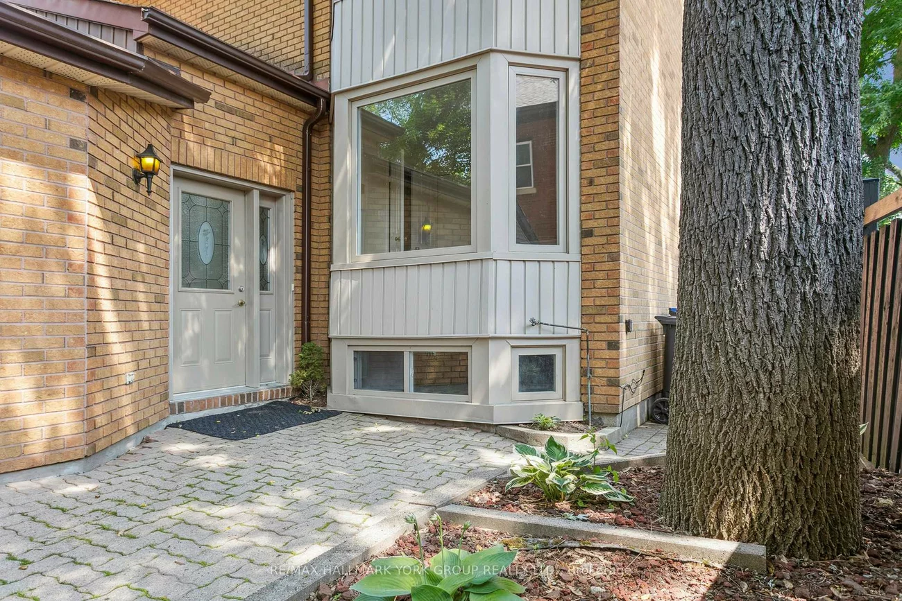 51, John, Downtown Brampton, Brampton