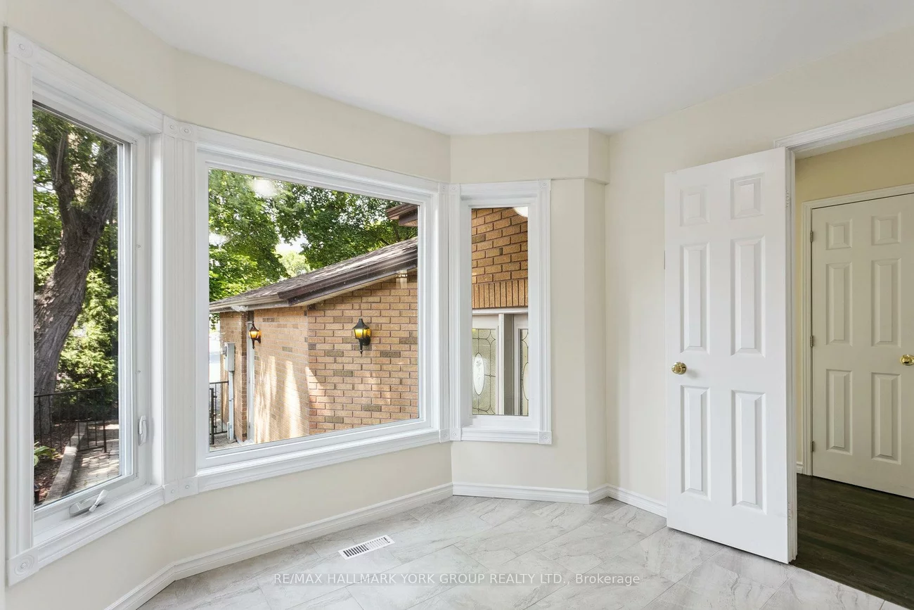 51, John, Downtown Brampton, Brampton