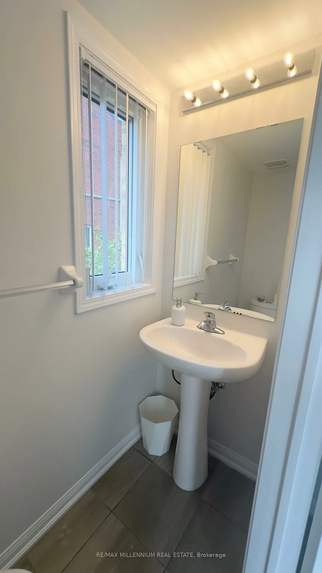 250, Sunny Meadow, Sandringham-Wellington, Brampton