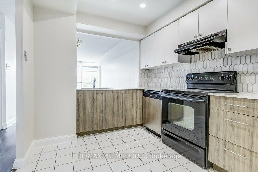 24, Hanover, Queen Street Corridor, Brampton