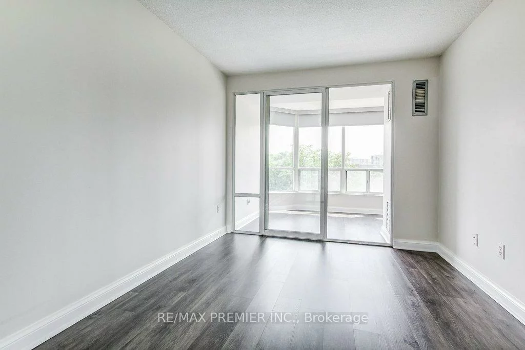 24, Hanover, Queen Street Corridor, Brampton