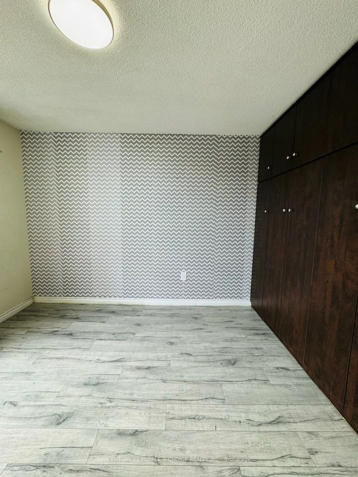 21, Knightsbridge, Queen Street Corridor, Brampton