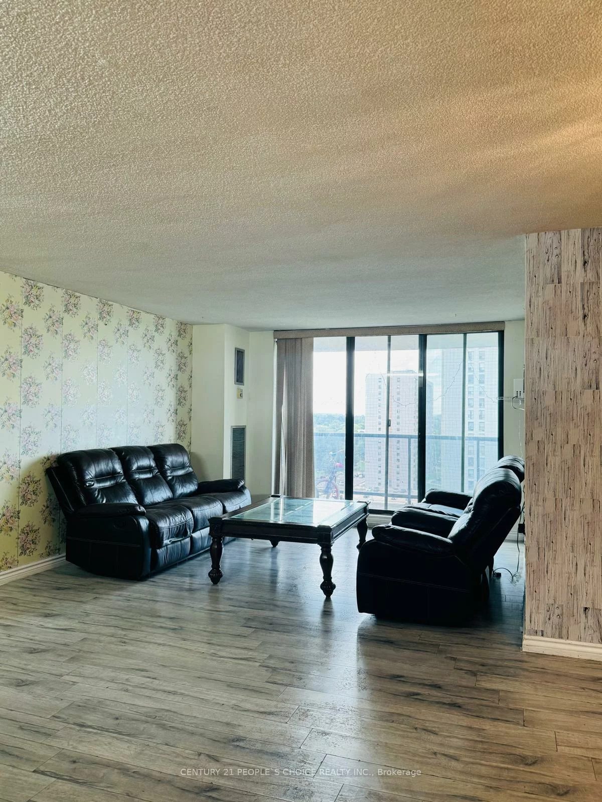 21, Knightsbridge, Queen Street Corridor, Brampton
