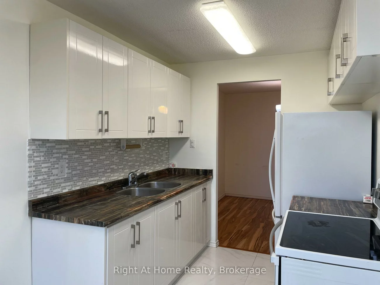 18, Knightsbridge, Queen Street Corridor, Brampton