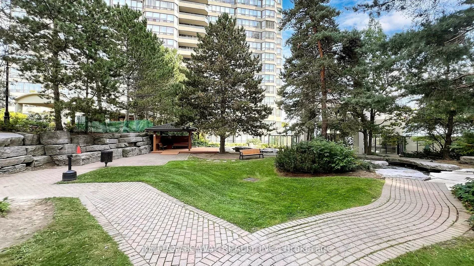 24, Hanover, Queen Street Corridor, Brampton