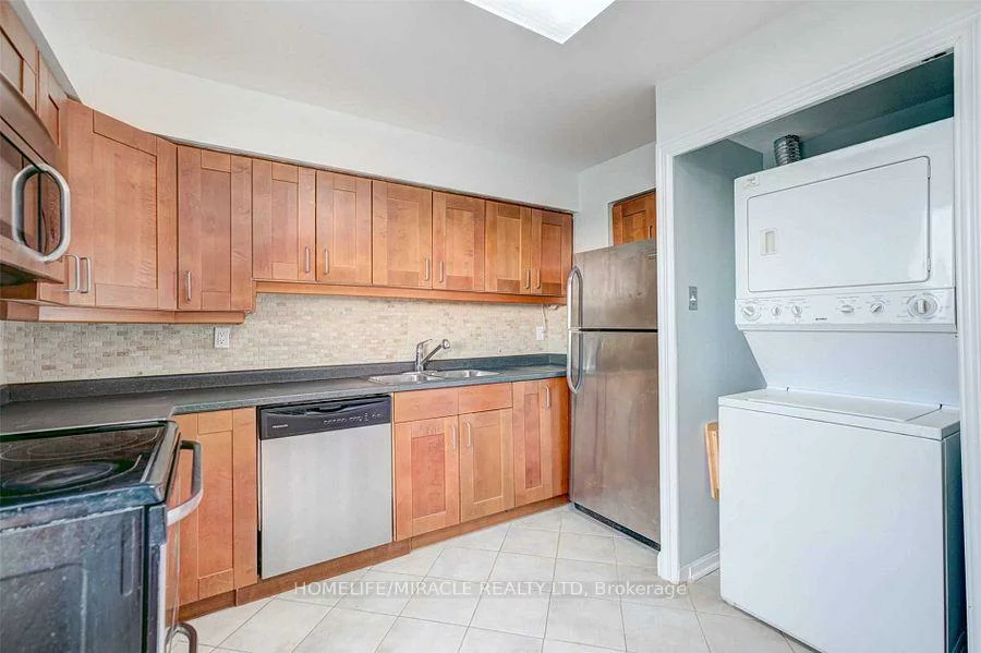 12, Laurelcrest, Queen Street Corridor, Brampton