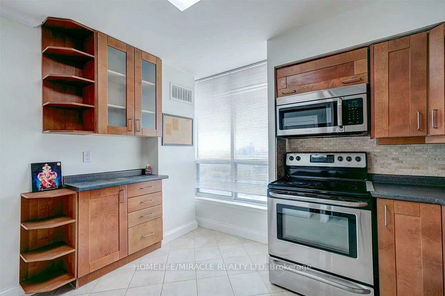 12, Laurelcrest, Queen Street Corridor, Brampton