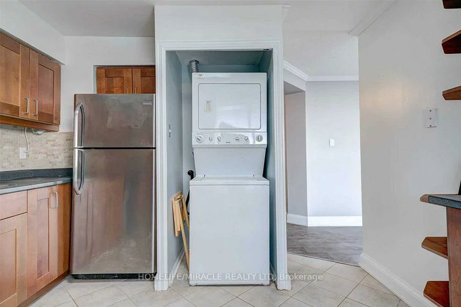 12, Laurelcrest, Queen Street Corridor, Brampton