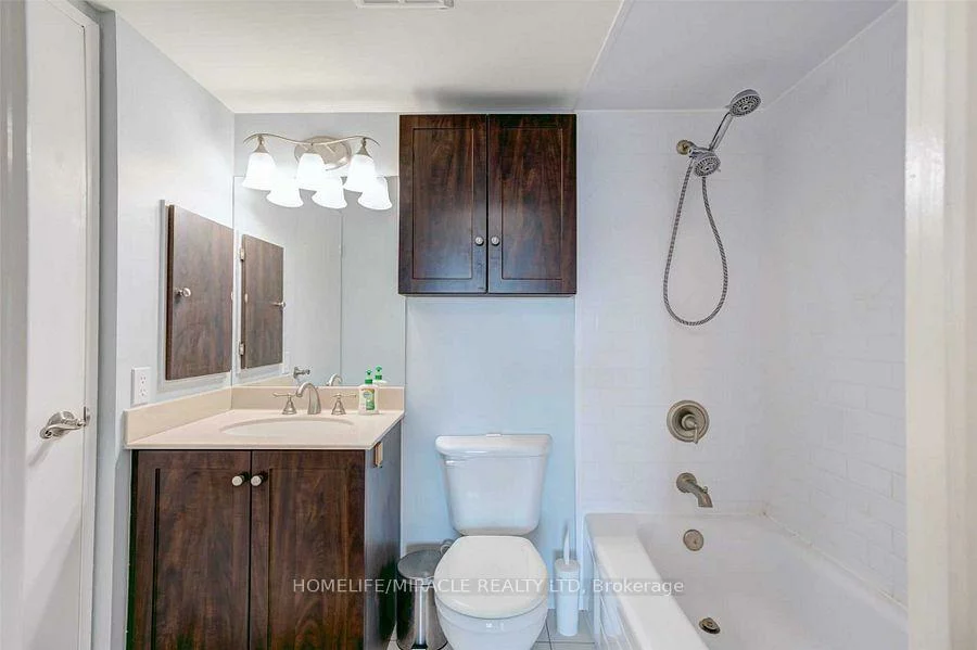 12, Laurelcrest, Queen Street Corridor, Brampton
