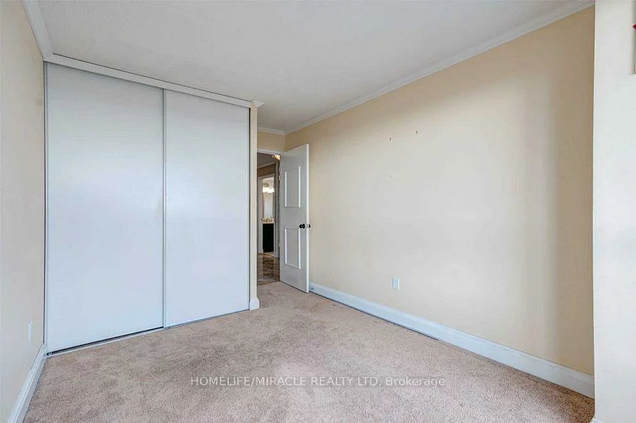 12, Laurelcrest, Queen Street Corridor, Brampton