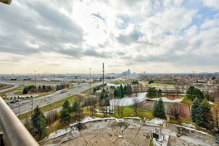 12, Laurelcrest, Queen Street Corridor, Brampton