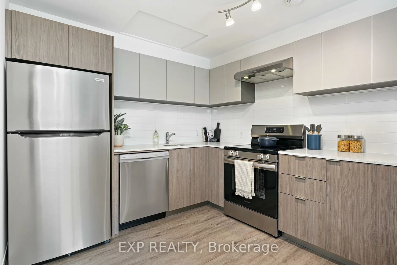 100, Manett, Brampton West, Brampton