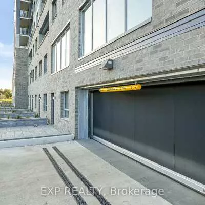 100, Manett, Brampton West, Brampton