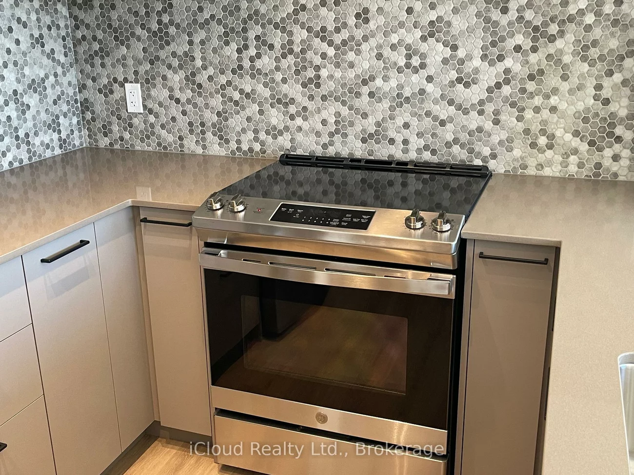 10, Lagerfeld, Northwest Brampton, Brampton