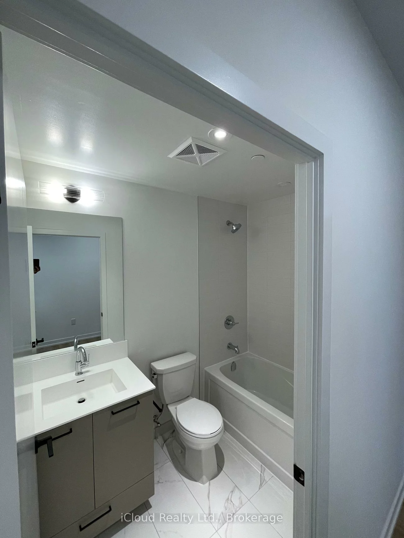 10, Lagerfeld, Northwest Brampton, Brampton