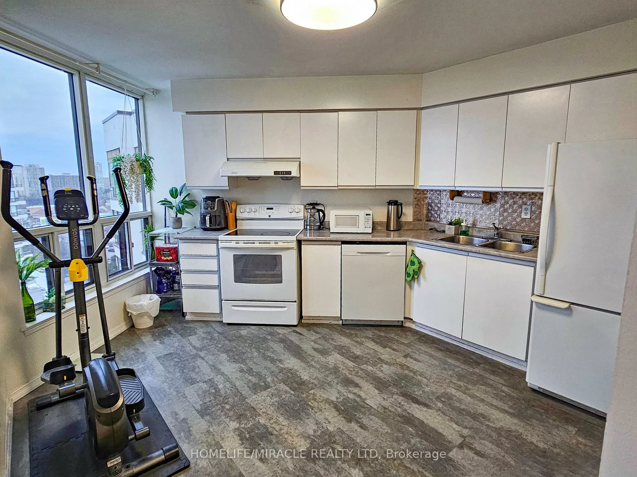 12, Laurelcrest, Queen Street Corridor, Brampton