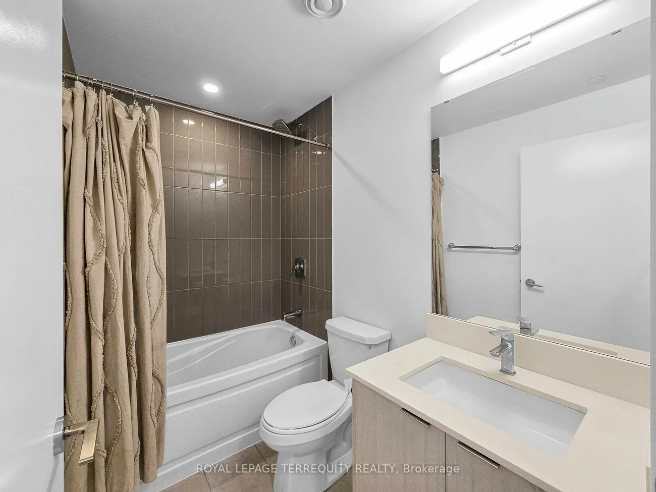 225, Malta, Fletcher's Creek South, Brampton