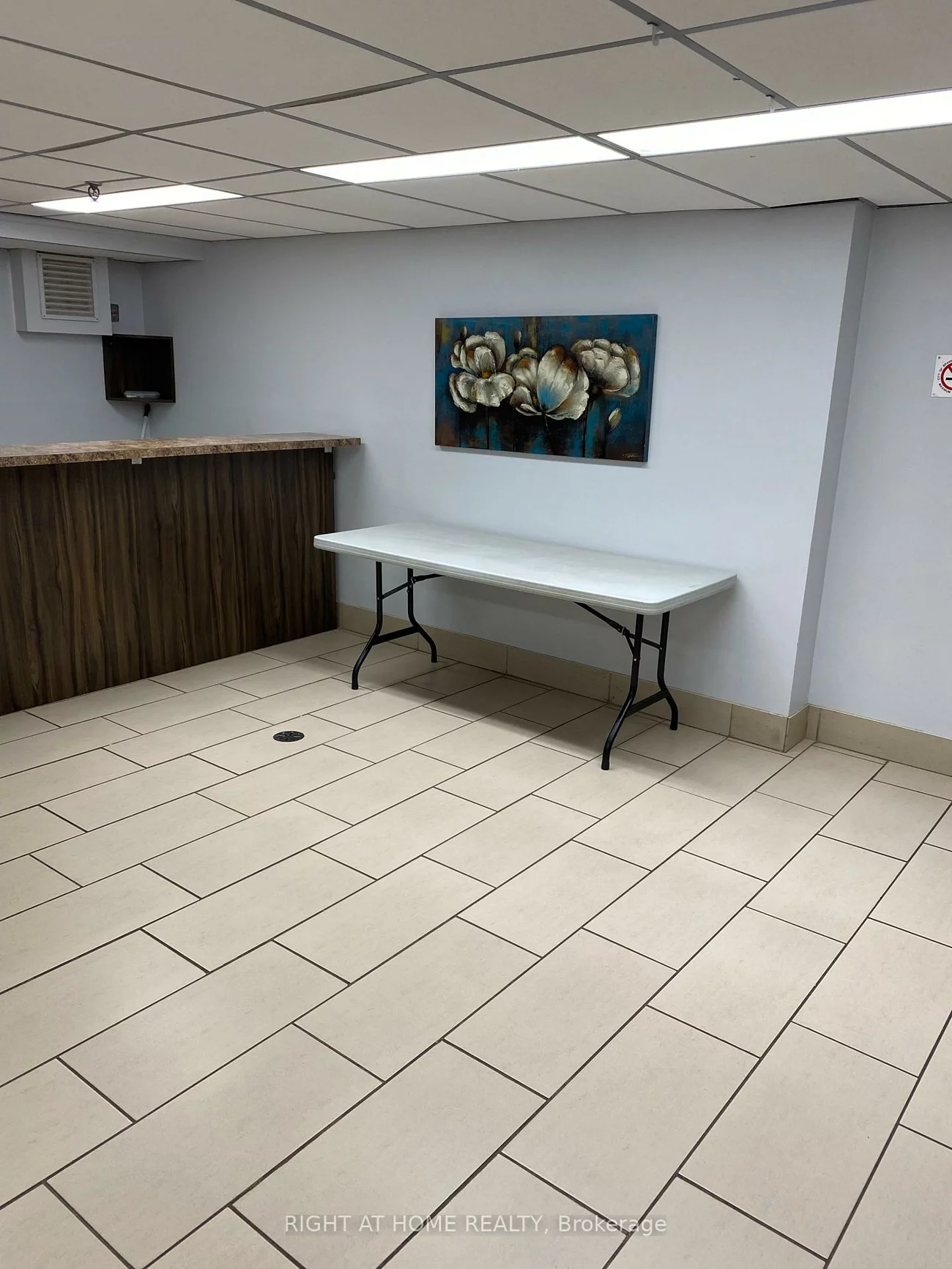 18, Knightsbridge, Queen Street Corridor, Brampton