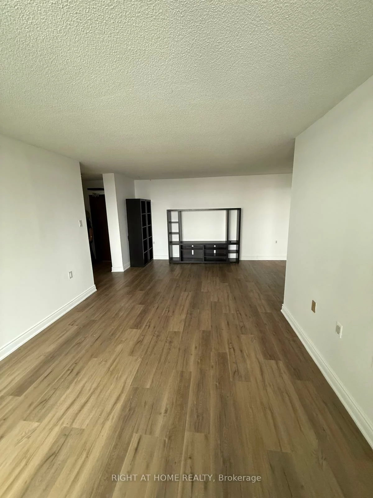 18, Knightsbridge, Queen Street Corridor, Brampton