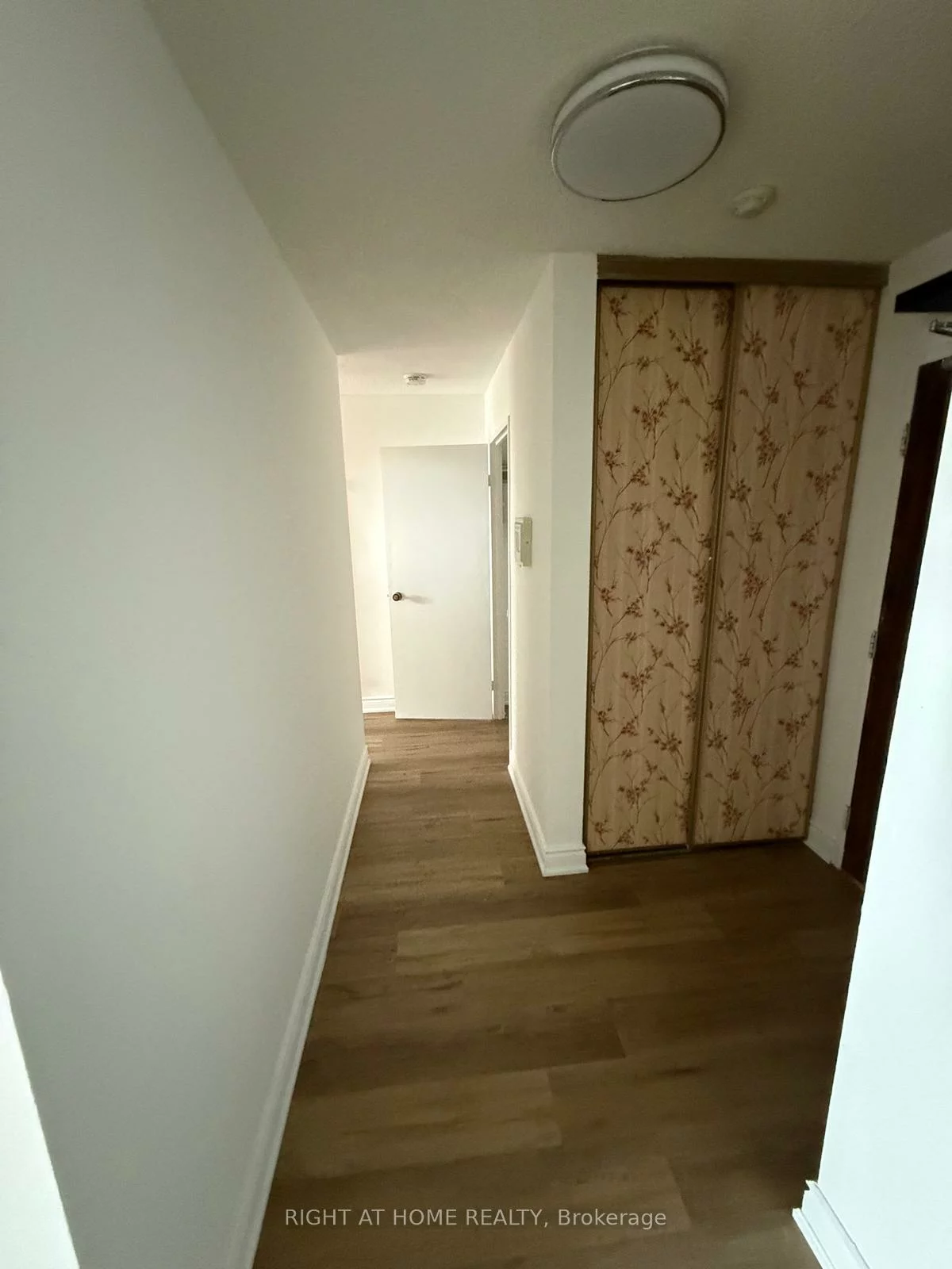 18, Knightsbridge, Queen Street Corridor, Brampton