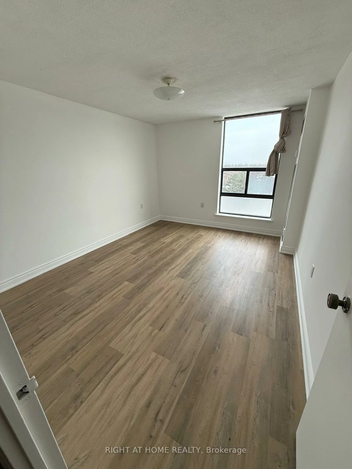 18, Knightsbridge, Queen Street Corridor, Brampton