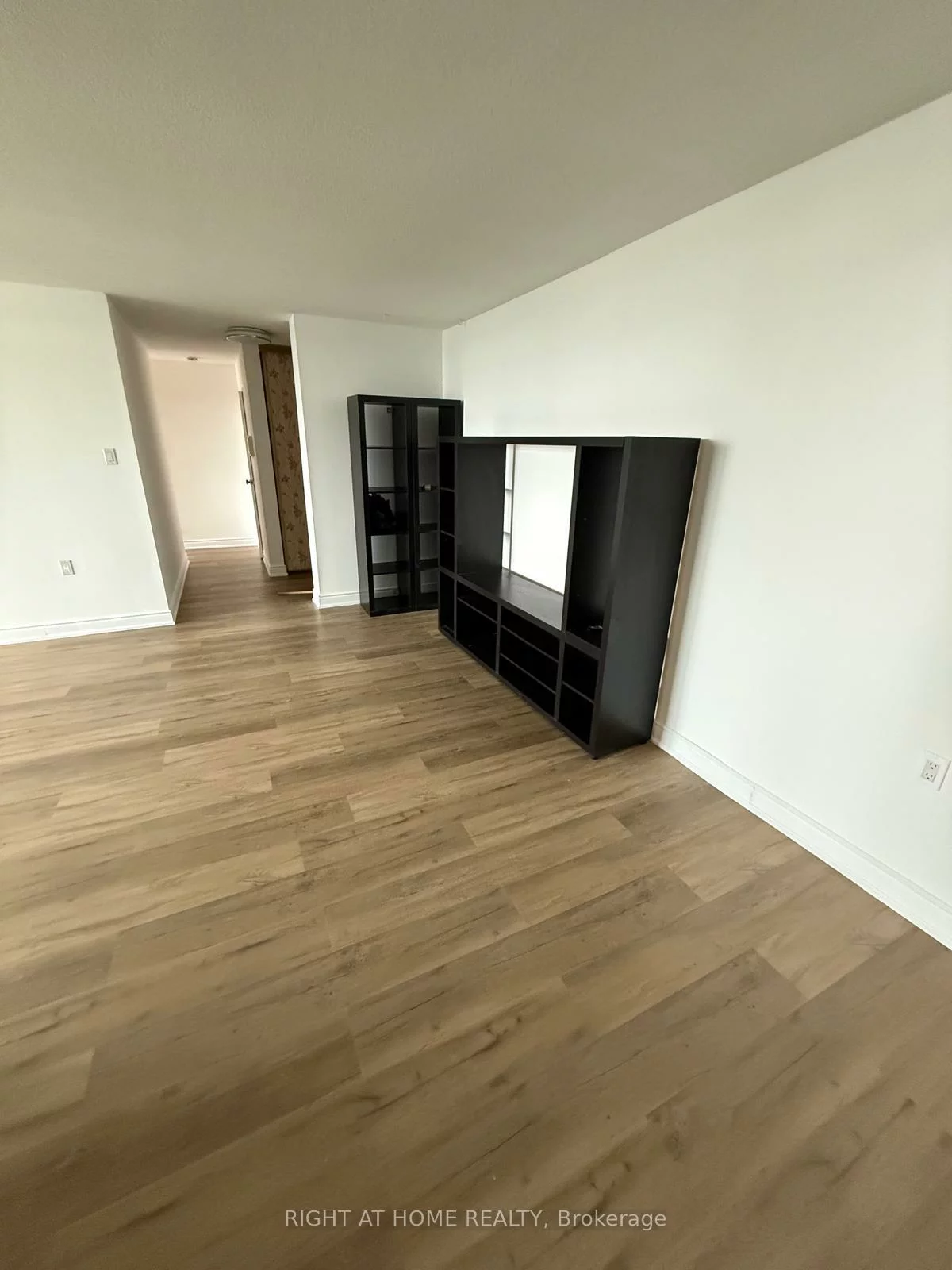 18, Knightsbridge, Queen Street Corridor, Brampton