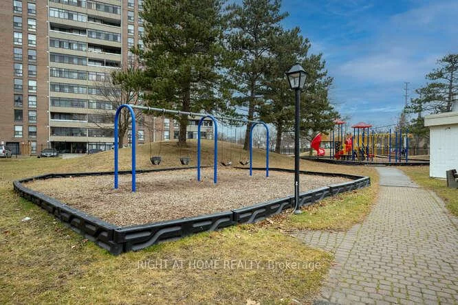 18, Knightsbridge, Queen Street Corridor, Brampton