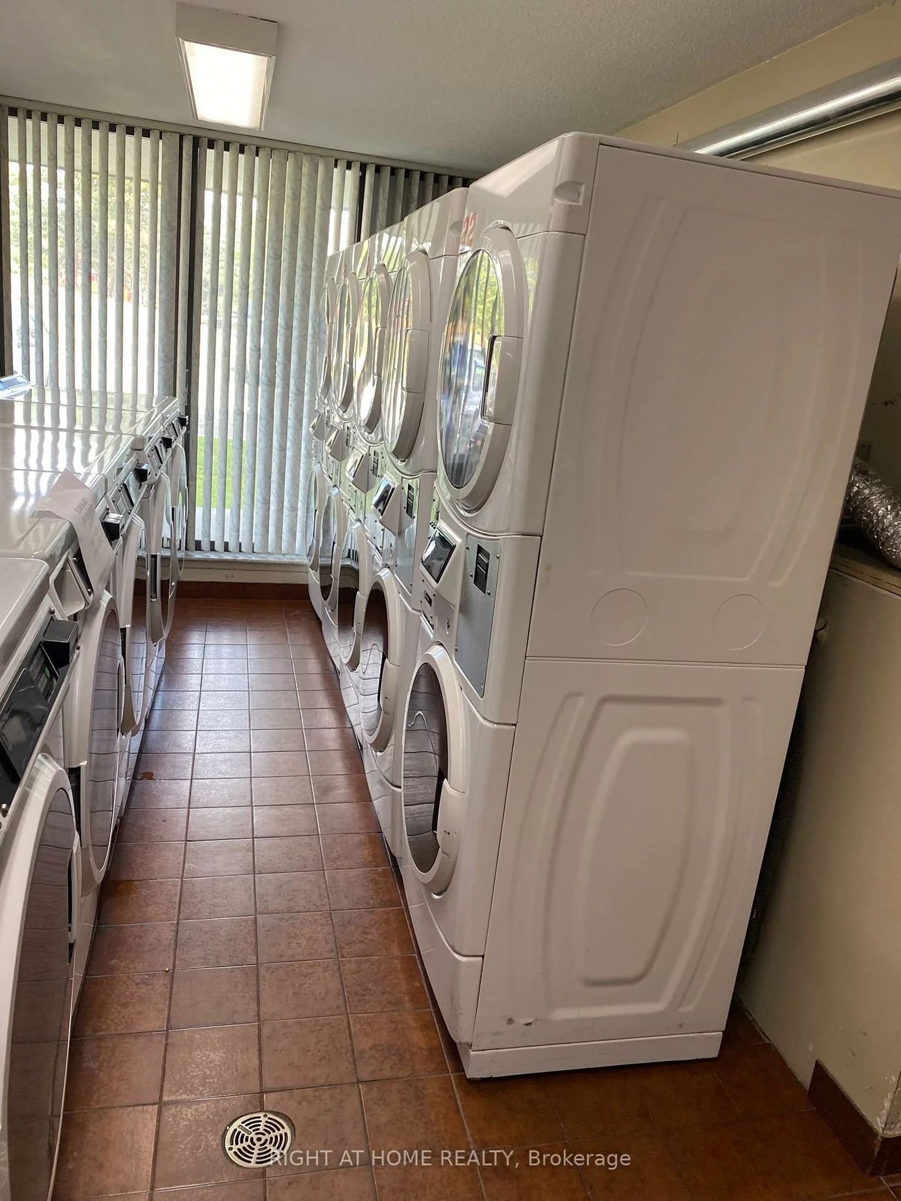 18, Knightsbridge, Queen Street Corridor, Brampton