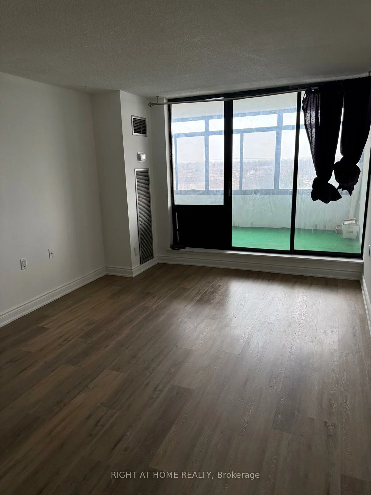 18, Knightsbridge, Queen Street Corridor, Brampton