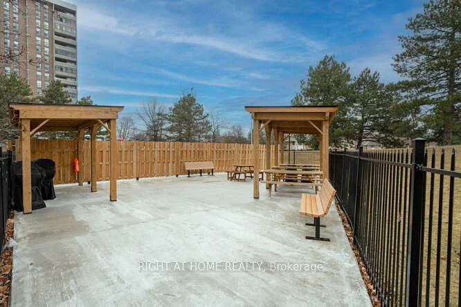 18, Knightsbridge, Queen Street Corridor, Brampton