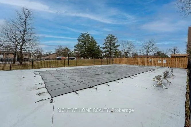 18, Knightsbridge, Queen Street Corridor, Brampton