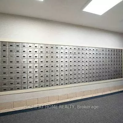 18, Knightsbridge, Queen Street Corridor, Brampton