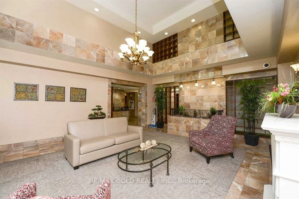 5, Lisa, Queen Street Corridor, Brampton