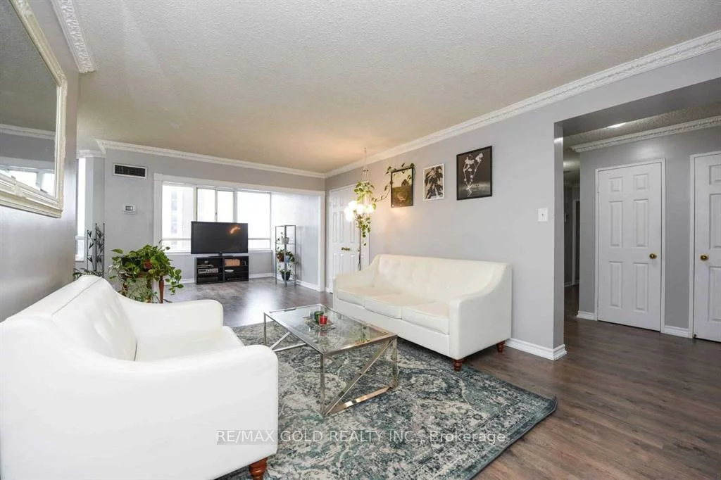 5, Lisa, Queen Street Corridor, Brampton