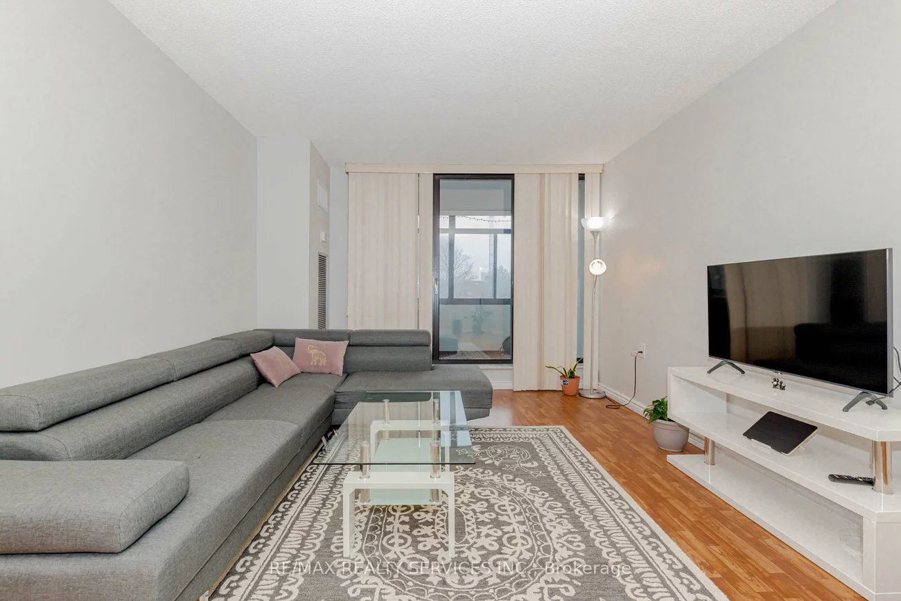 18, Knightsbridge, Queen Street Corridor, Brampton