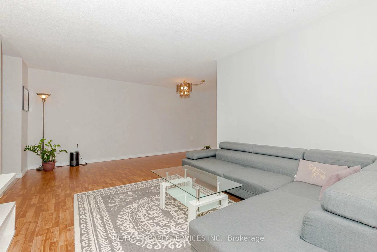 18, Knightsbridge, Queen Street Corridor, Brampton