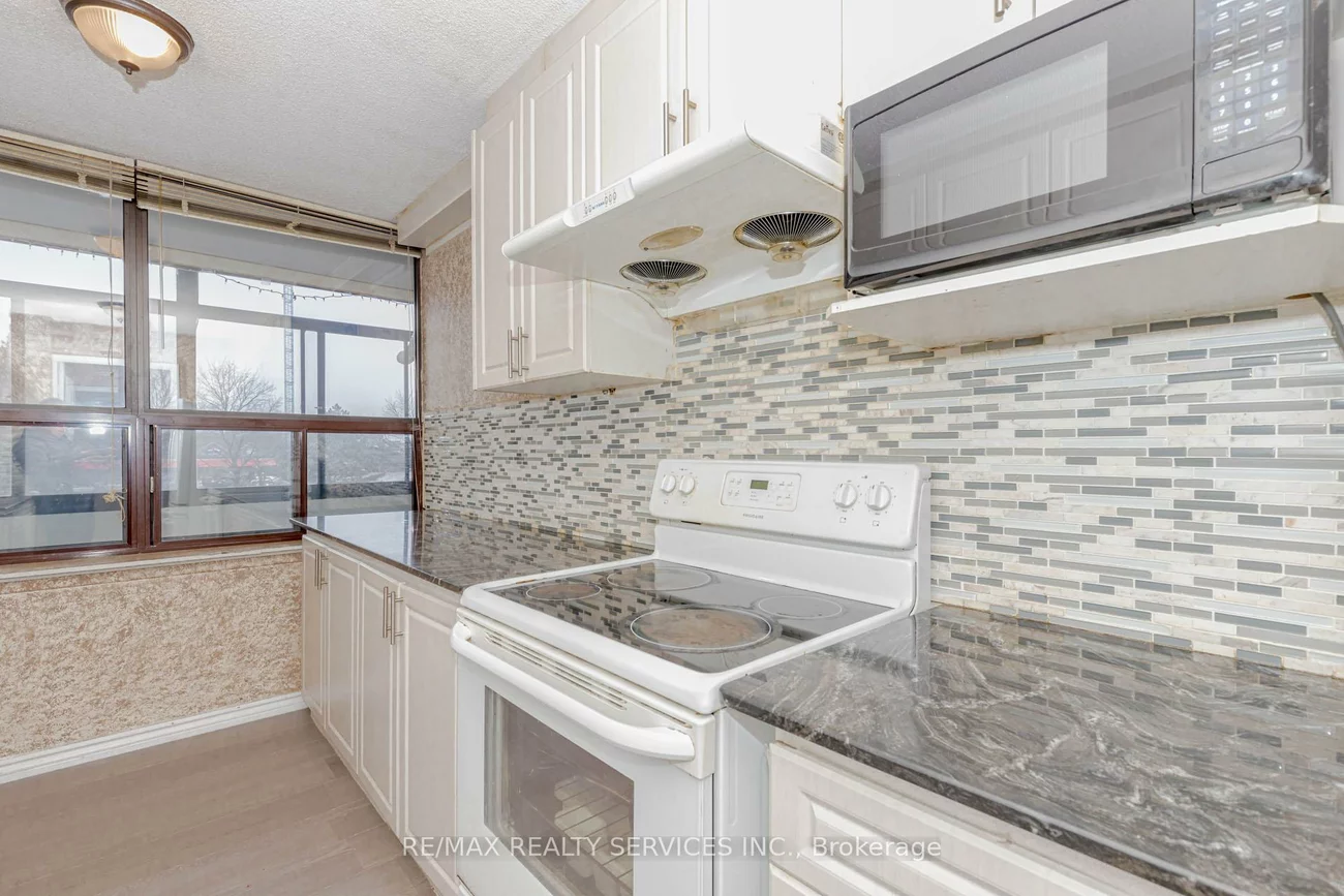 18, Knightsbridge, Queen Street Corridor, Brampton