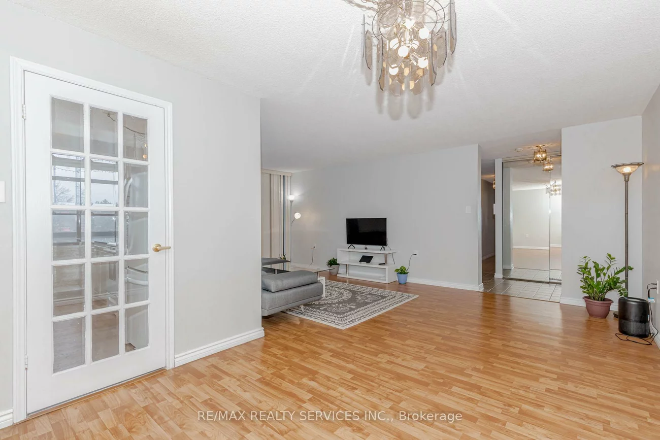 18, Knightsbridge, Queen Street Corridor, Brampton