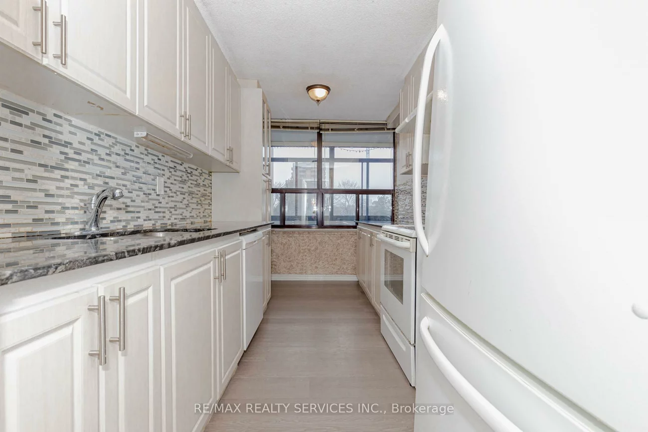 18, Knightsbridge, Queen Street Corridor, Brampton