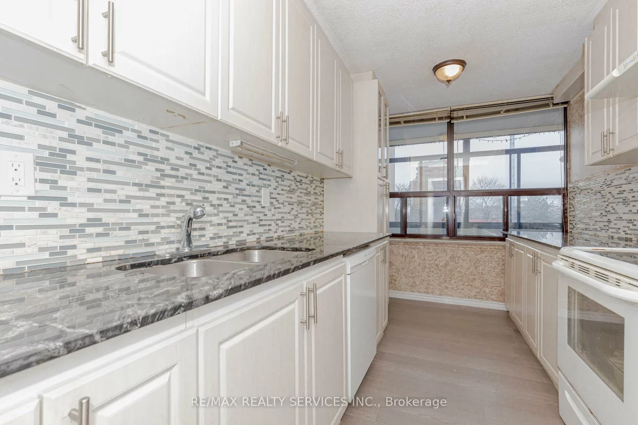 18, Knightsbridge, Queen Street Corridor, Brampton