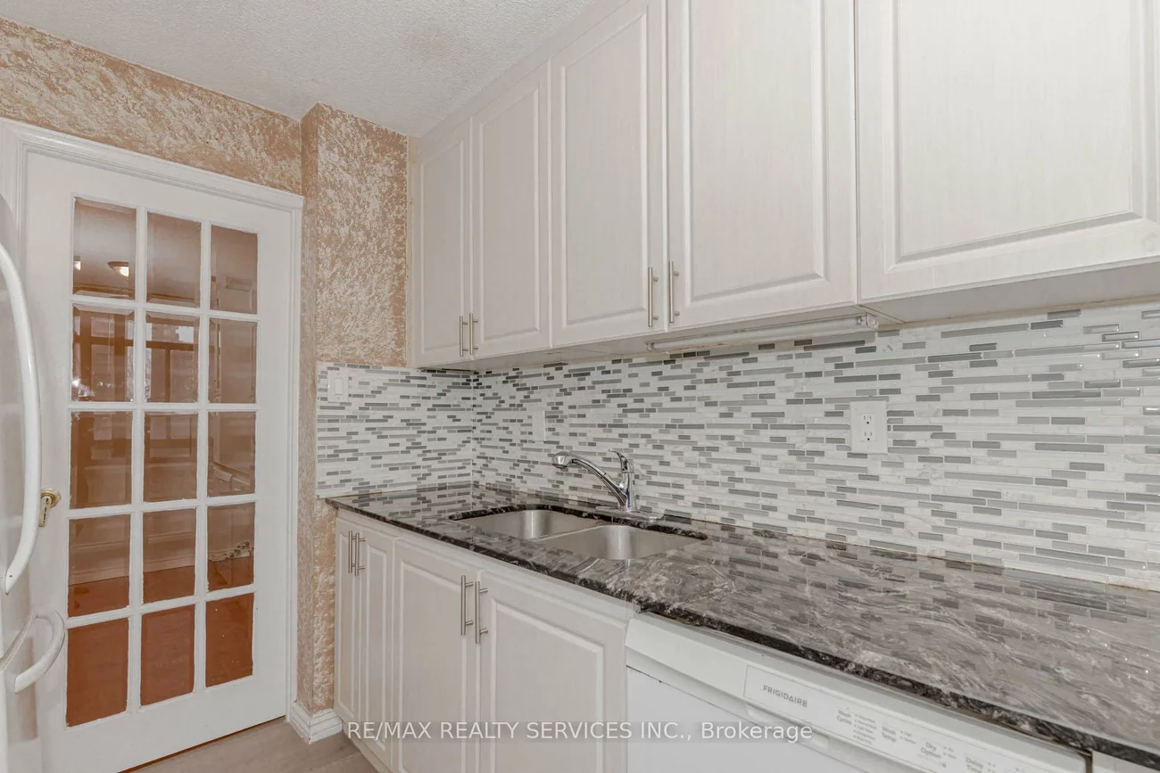 18, Knightsbridge, Queen Street Corridor, Brampton