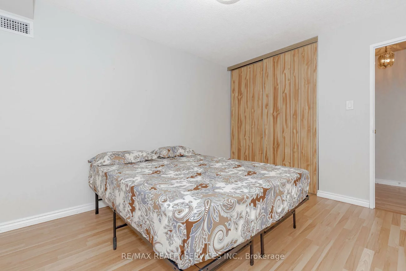 18, Knightsbridge, Queen Street Corridor, Brampton