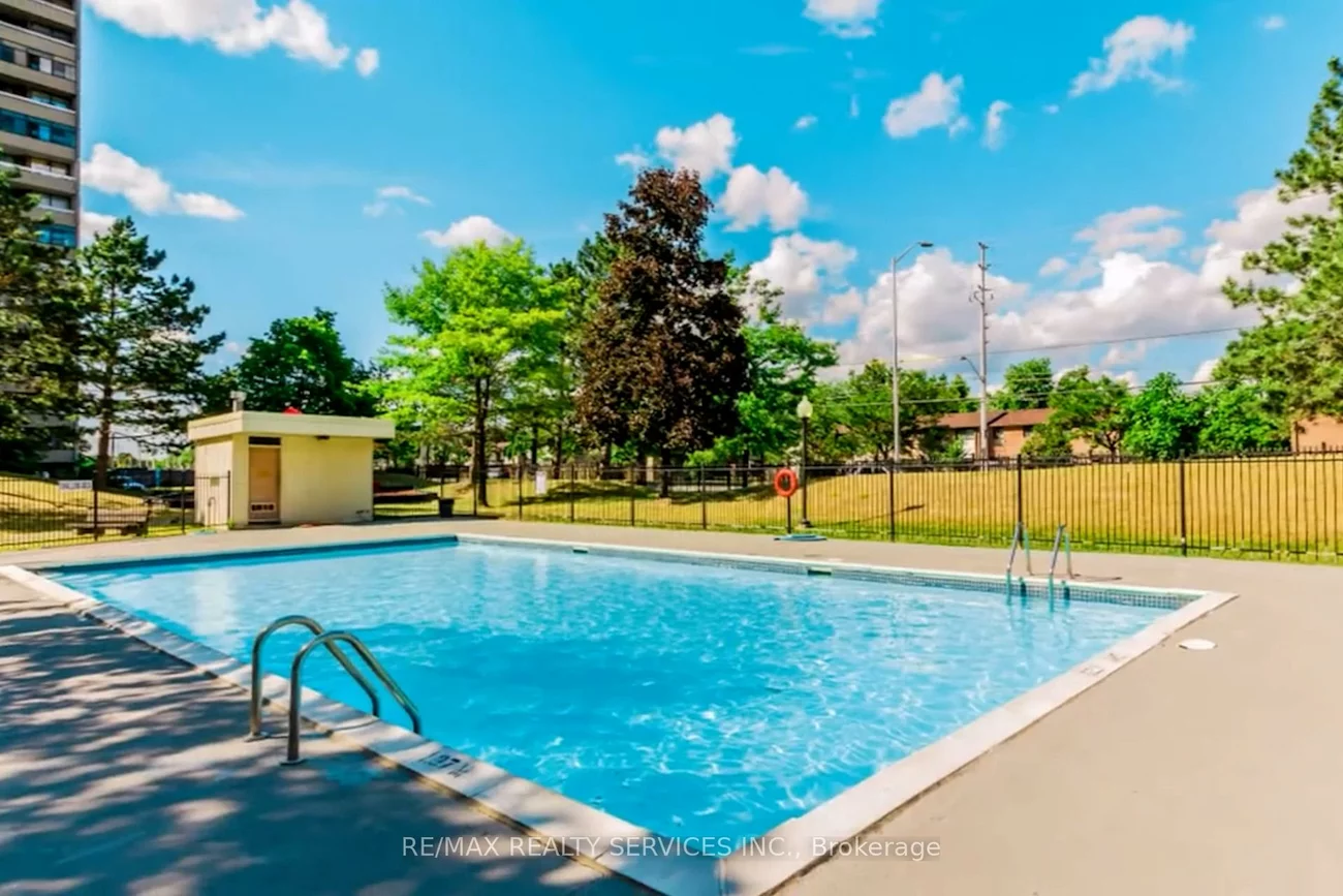 18, Knightsbridge, Queen Street Corridor, Brampton