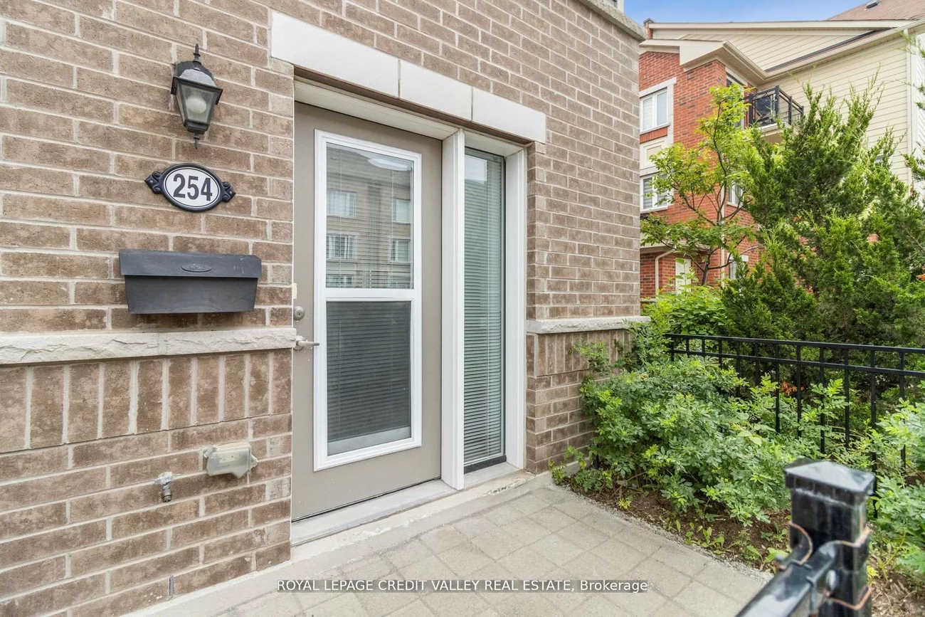 250, Sunny Meadow, Sandringham-Wellington, Brampton