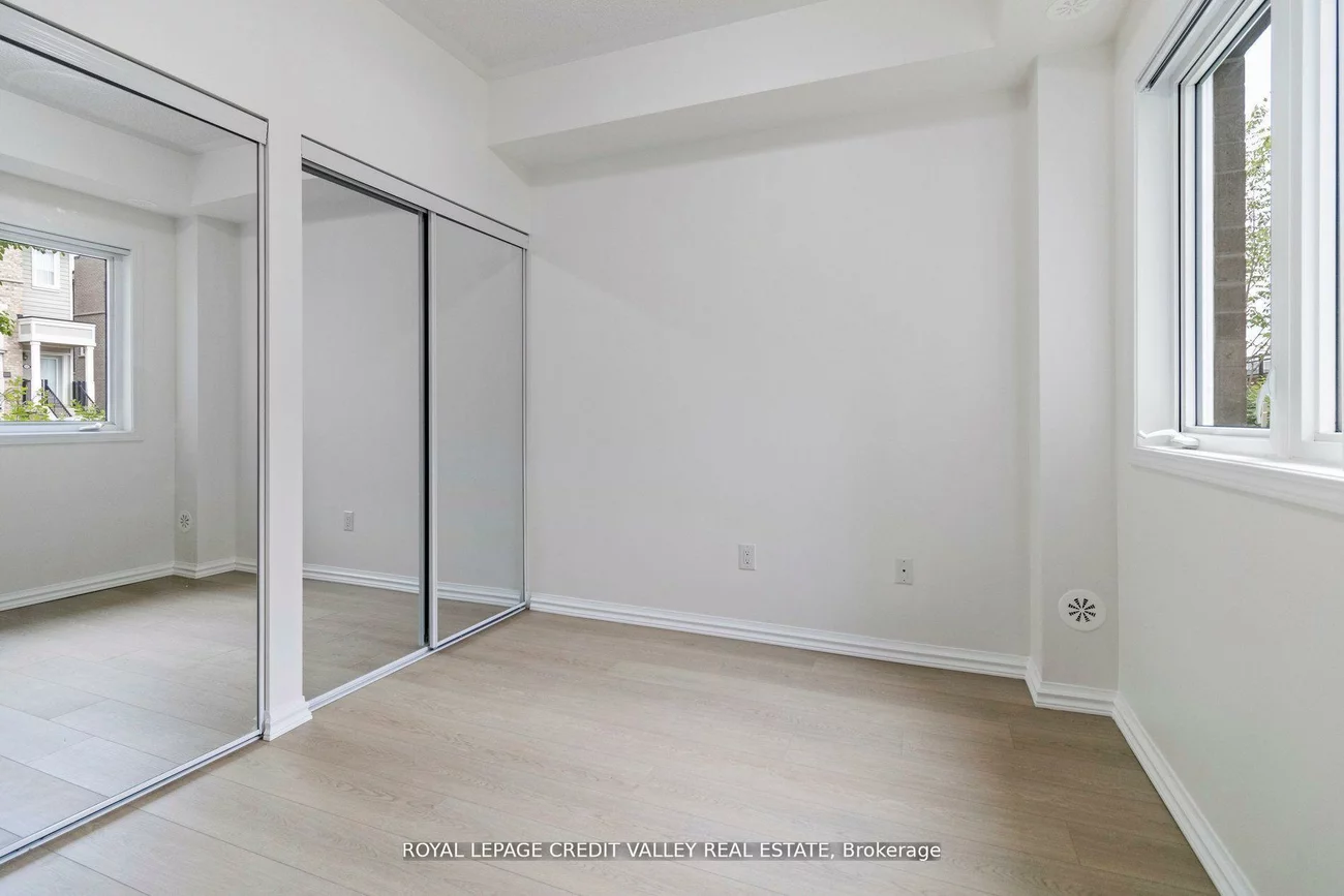 250, Sunny Meadow, Sandringham-Wellington, Brampton