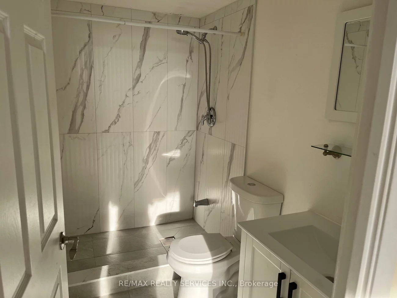 330, Mill, Brampton South, Brampton