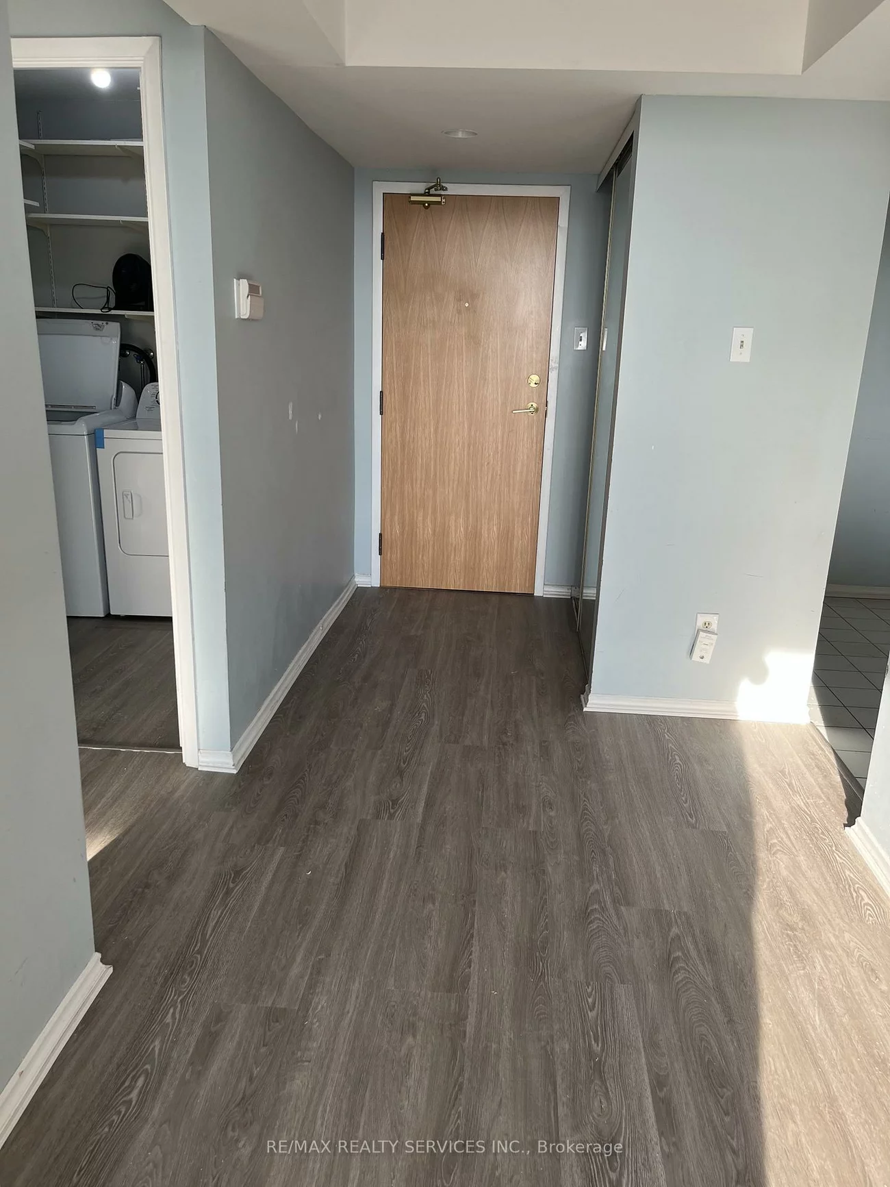 330, Mill, Brampton South, Brampton