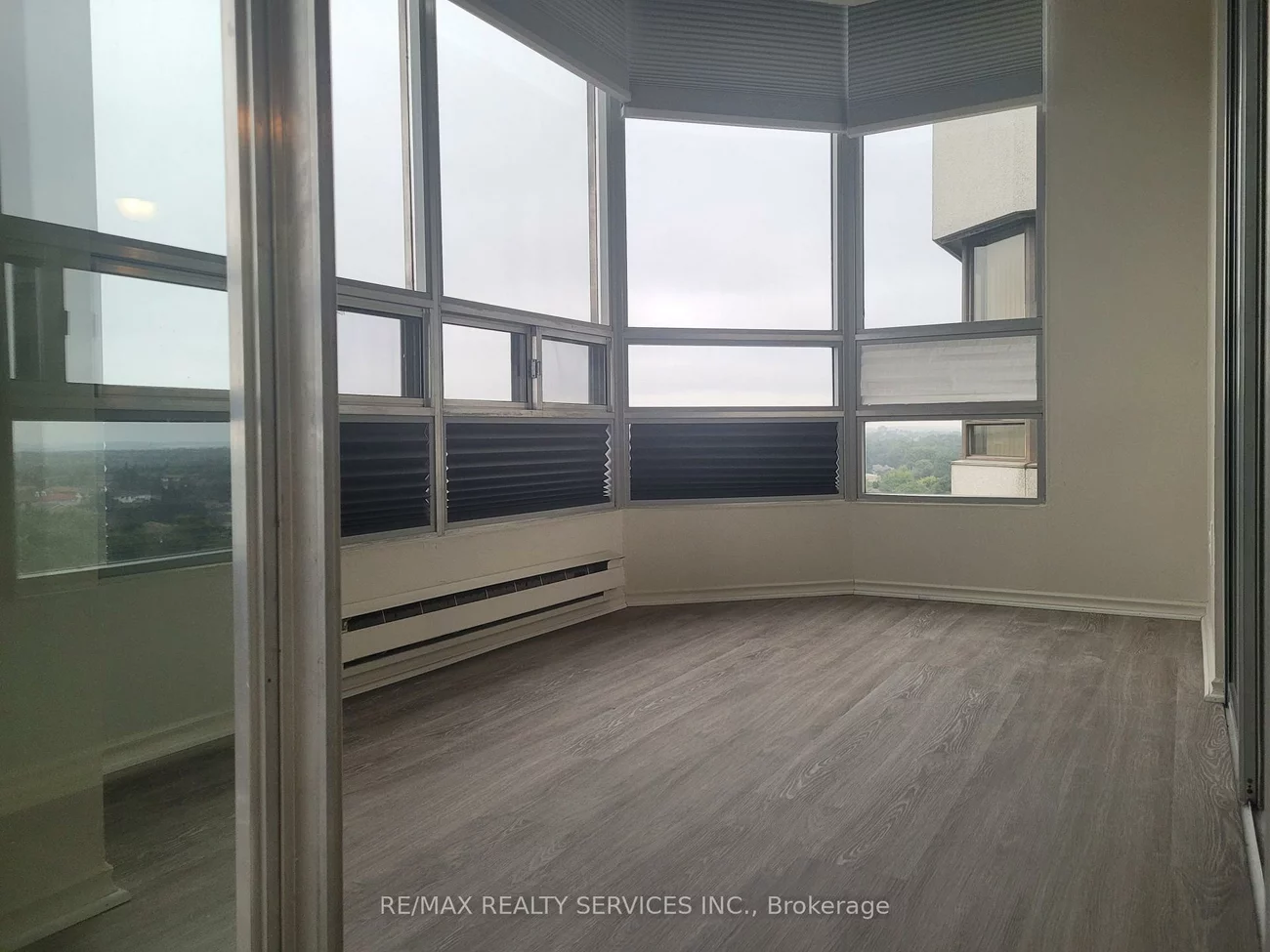 330, Mill, Brampton South, Brampton