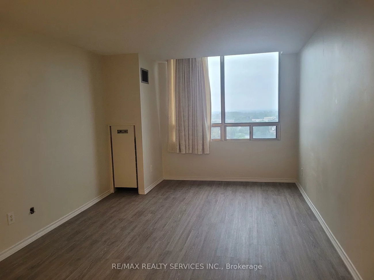 330, Mill, Brampton South, Brampton